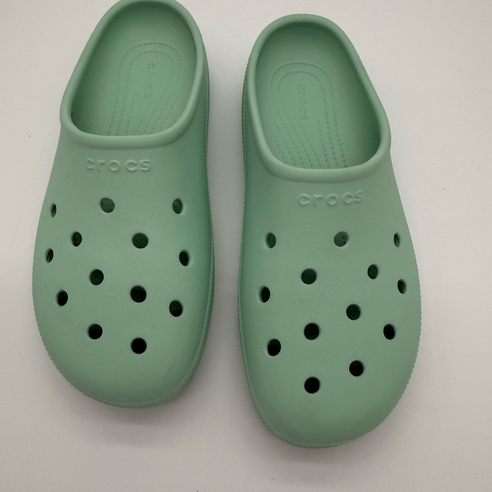 CROCS Classic Clog in Mint Green M/7 W/9